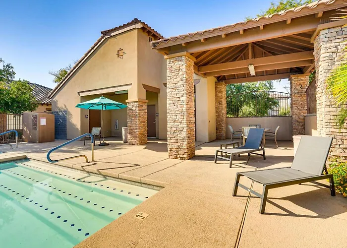 Relax Poolside! 6 Mi To Camelback Ranch *