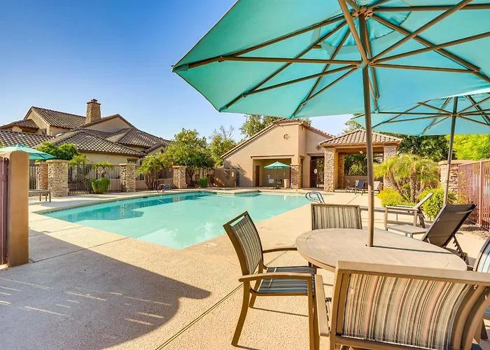Relax Poolside! 6 Mi To Camelback Ranch *