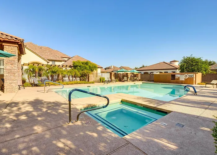 Relax Poolside! 6 Mi To Camelback Ranch *